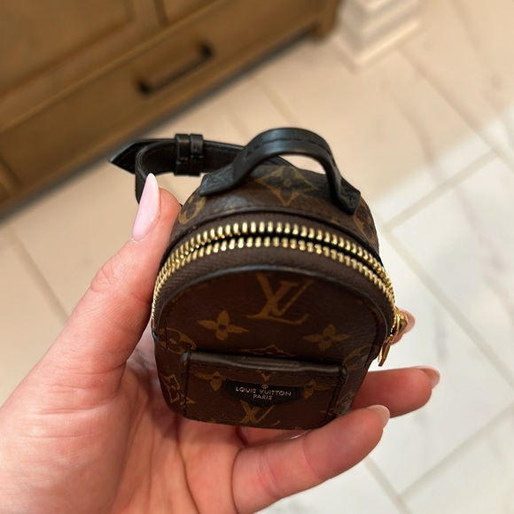 Mini LV wrist backpack purse - Picture 6 of 10